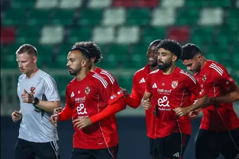 تحت الأمطار.. فقرات خططية وبدنية في مران الأهلي الأول استعدادًا لمواجهة إيجل نوار